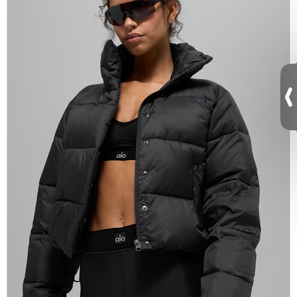 ALO Yoga Jackets & Blazers - ALO Yoga Women's Gold Rush Black Puffer Jacket